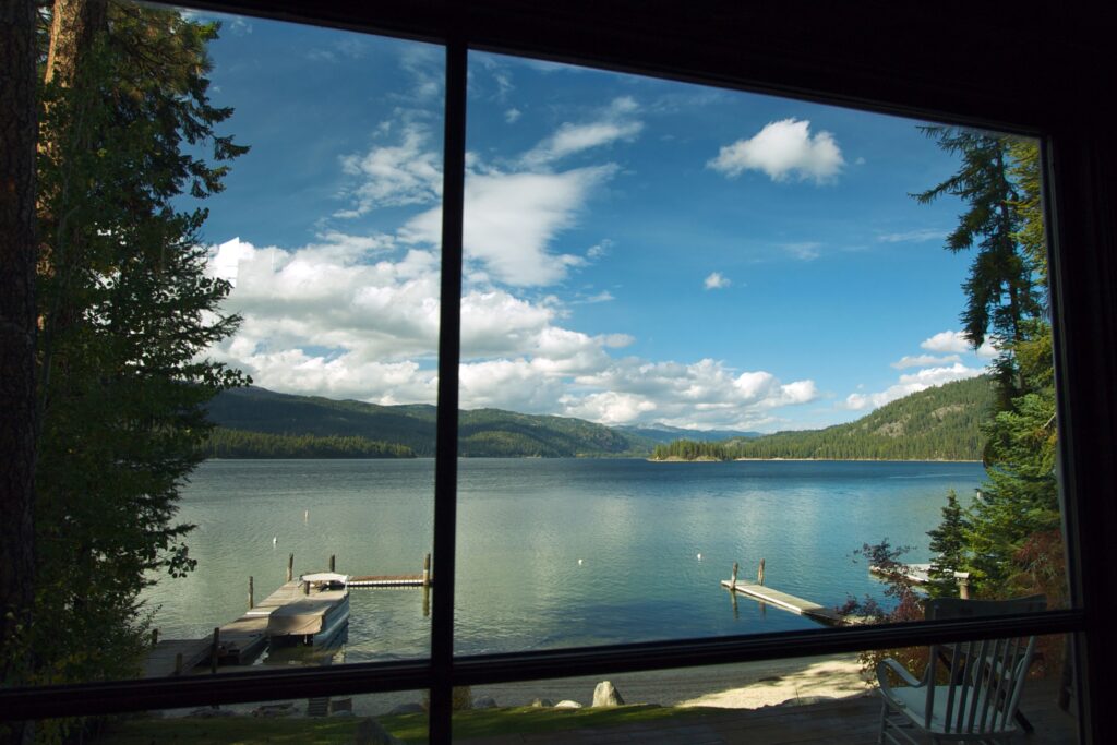 Why Lakefront Cabins Are Gaining Popularity Among First-Time Buyers Seeking Affordable Weekend Homes